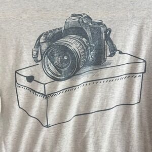 Shoebox Graphic T-Shirt Women Medium Heather Beige Camera Photography Streetwear
